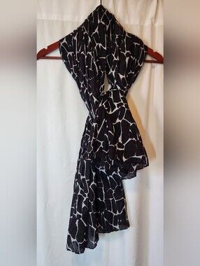 Large 68"X41" Giraffe Pattern Crinkle Chiffon-like Sarf Wrap